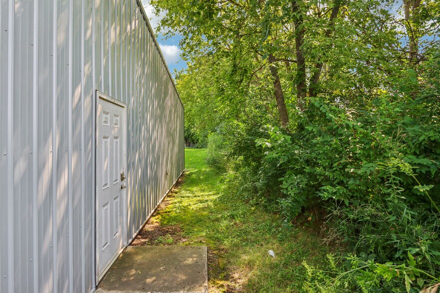 More Photos Of W9231 Bobolink Rd, Reeseville Warehouse For Sale