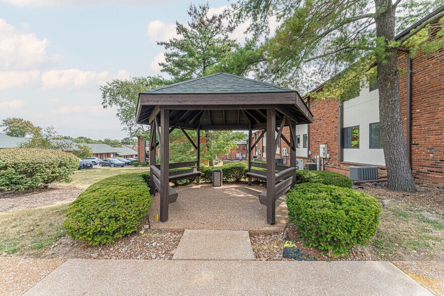 More Photos Of 261 Clarkson Executive Park, Ellisville Office For Sale