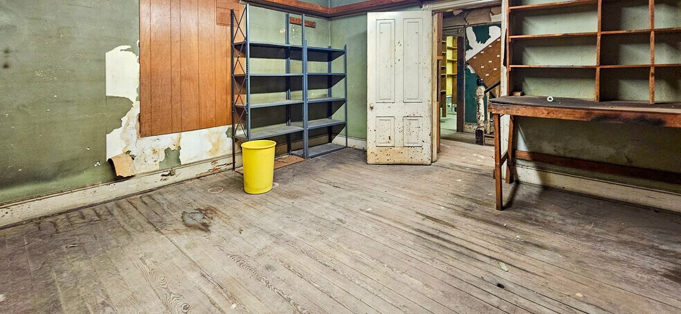 More Photos Of 2412 Marsh St, Lynchburg Showroom For Sale