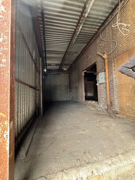 More Photos Of 220 Stewart Ave, Brooklyn Warehouse For Lease