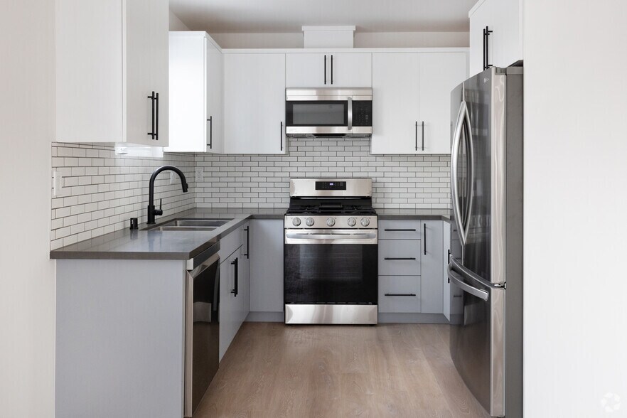 More Photos Of 5631 Whitnall Hwy, North Hollywood Apartments For Sale