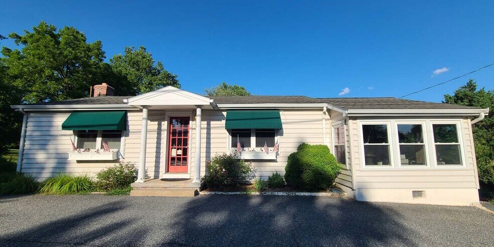 More Photos Of 10913-10921 Falls Rd, Lutherville Timonium Storefront Retail Office For Sale