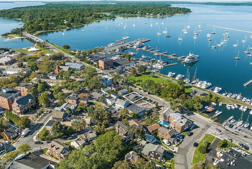 More Photos Of 6 Bay St, Sag Harbor Restaurant For Sale