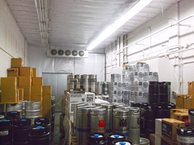 More Photos Of 6489 Calle Real, Goleta Research And Development For Lease