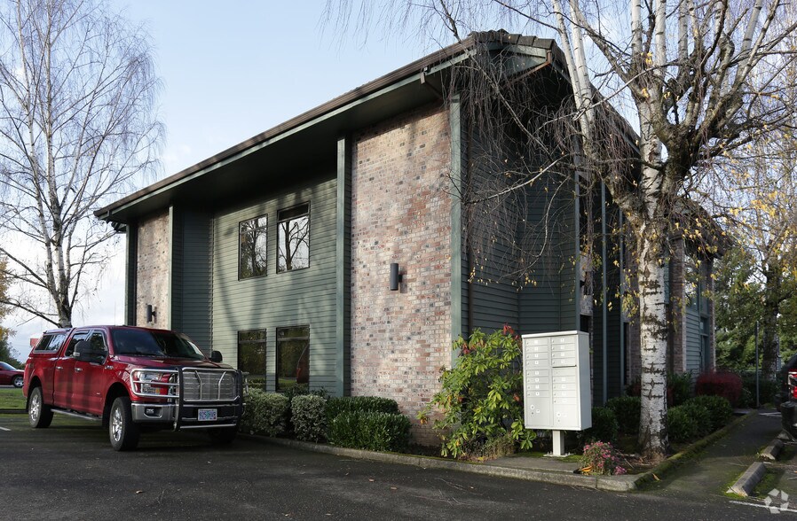 More Photos Of 14000-14020 SE Johnson Rd, Oak Grove Office For Lease