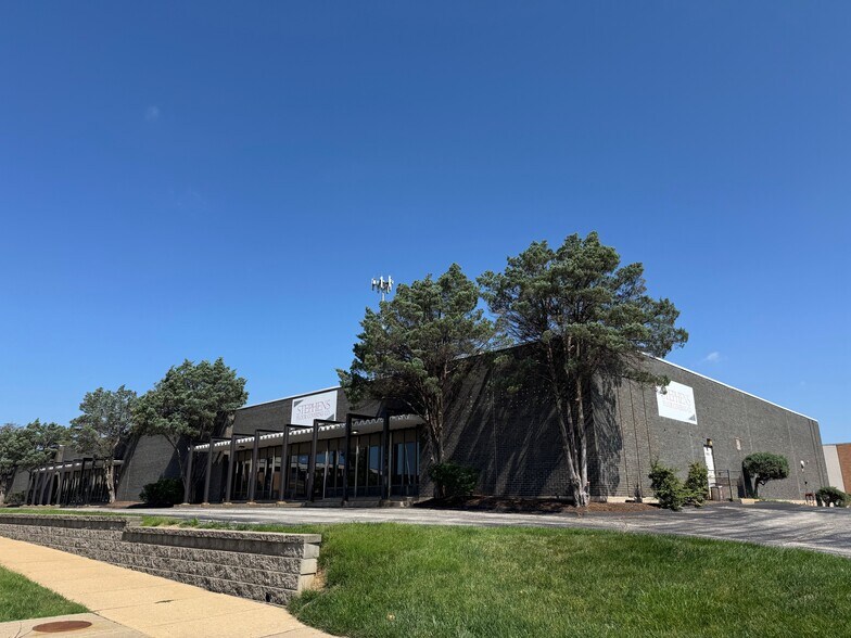 More Photos Of 11805-11821 Westline Industrial Dr, Maryland Heights Light Manufacturing For Lease