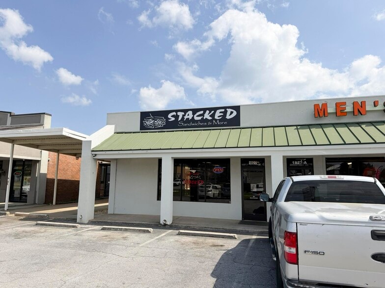 More Photos Of 1827 N Columbia St, Milledgeville Storefront For Sale