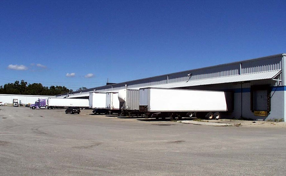More Photos Of 4310 Stout Field North Dr, Indianapolis Warehouse For Lease