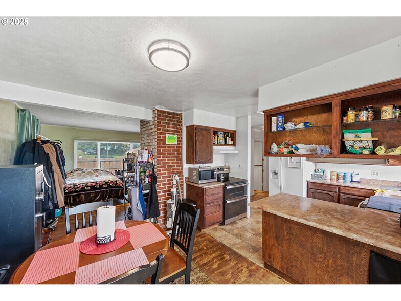 More Photos Of 2235 Broadway Ave, North Bend General Retail For Sale