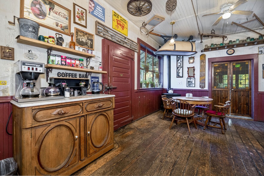 More Photos Of 15432 Washington Rd, Washington Storefront Retail Residential For Sale