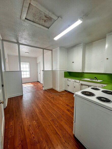 More Photos Of 108 N Gordon Dr, Crockett Apartments For Sale