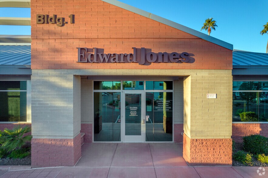 More Photos Of 2325 W Guadalupe Rd, Gilbert Unknown For Lease