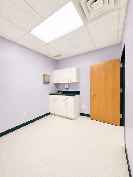 More Photos Of 8710 5th Ave, Brooklyn Medical For Lease