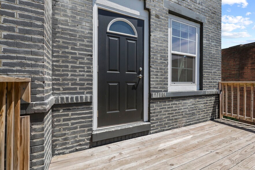 More Photos Of 1386 E Main St, Columbus Office For Lease