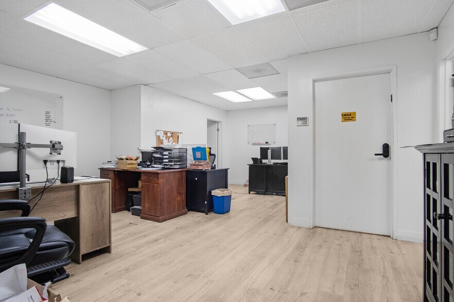 More Photos Of 6747 Odessa Ave, Van Nuys Office For Lease