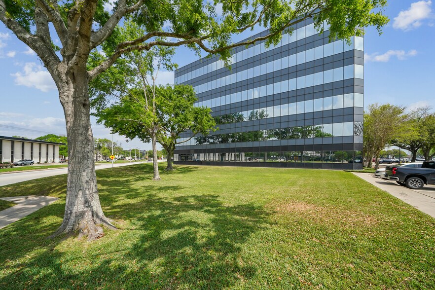 More Photos Of 1150 Gemini St, Houston Office For Lease
