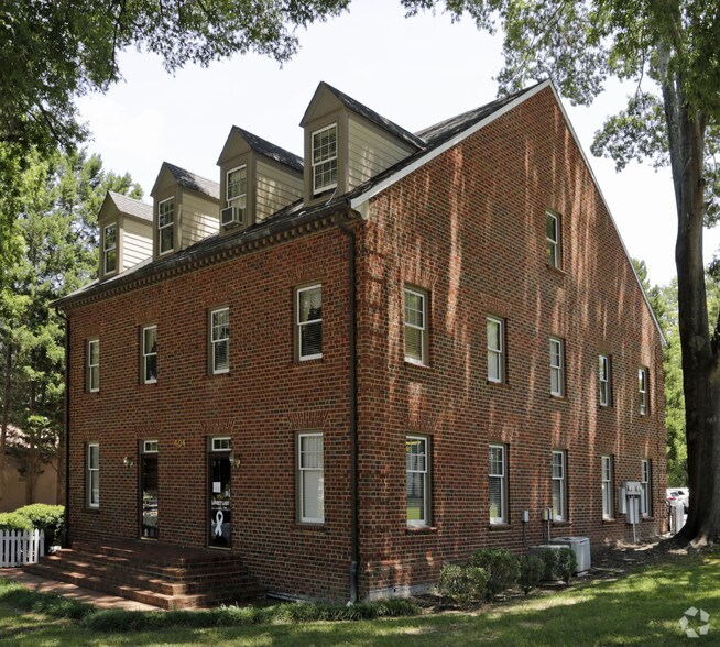 More Photos Of 404 E Chatham St, Cary Office For Lease