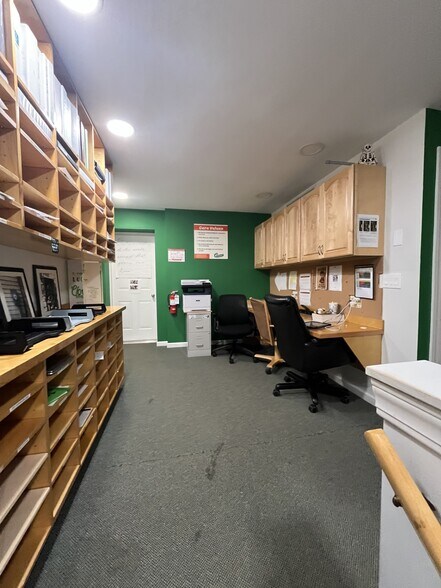 More Photos Of 17111 Munn Rd, Chagrin Falls Light Manufacturing For Sale