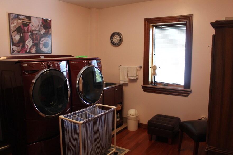 More Photos Of 725 Main St, Wintersville Restaurant For Sale