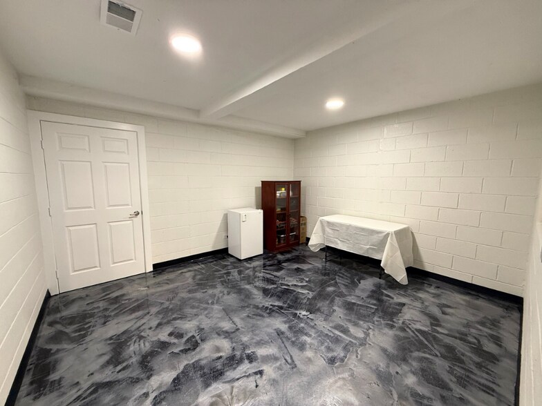 More Photos Of 4546 W Commerce St, San Antonio Storefront Retail Office For Sale