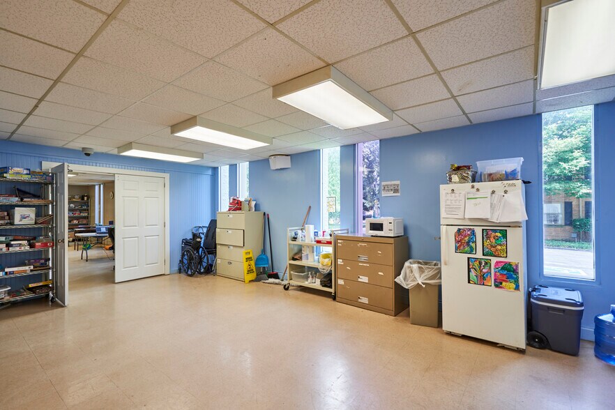 More Photos Of 682 W Market St, Akron Medical For Sale