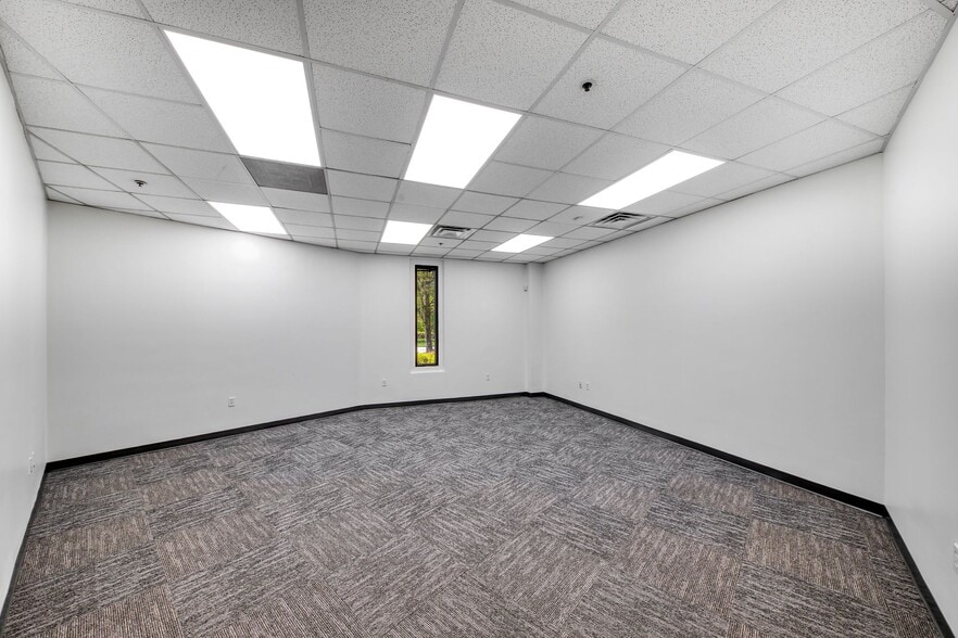 More Photos Of 3285 Saturn Ct, Peachtree Corners Warehouse For Lease