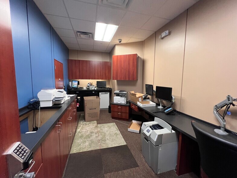 More Photos Of 5940-5990 Richmond Hwy, Alexandria Restaurant For Lease