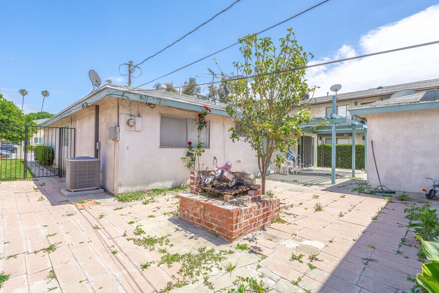 More Photos Of 10921 Walnut St, Los Alamitos Apartments For Sale