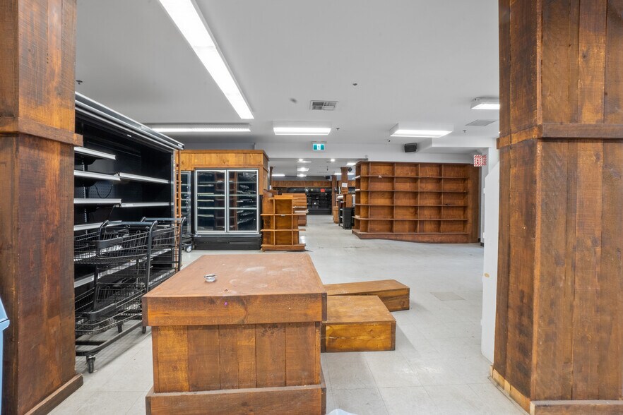 More Photos Of 3930-3932 St Ontario E, Montréal Storefront Retail Residential For Sale