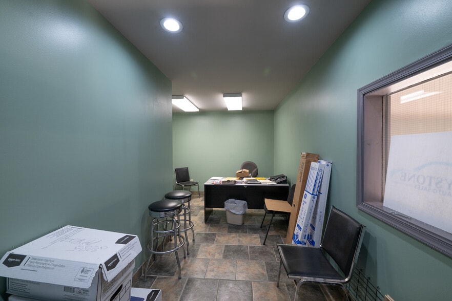 More Photos Of 2003 Route 209, Brodheadsville Auto Dealership For Sale