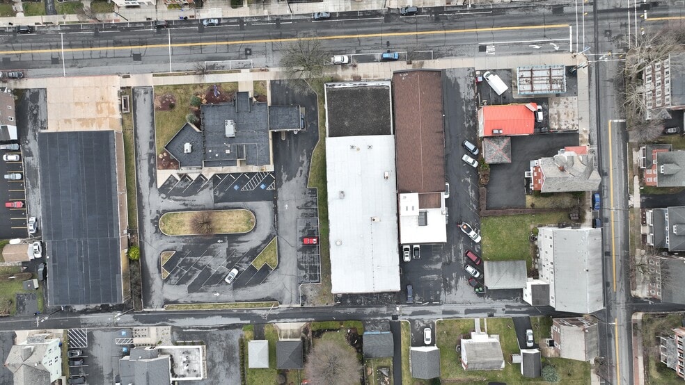 More Photos Of 25 S Broad St, Nazareth Medical For Lease