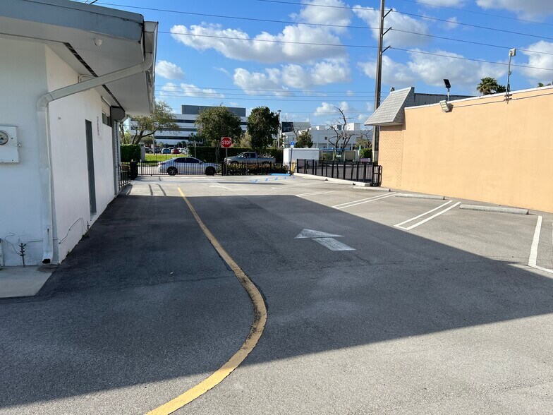 More Photos Of 1001 NW 95th St, Miami Restaurant For Sale