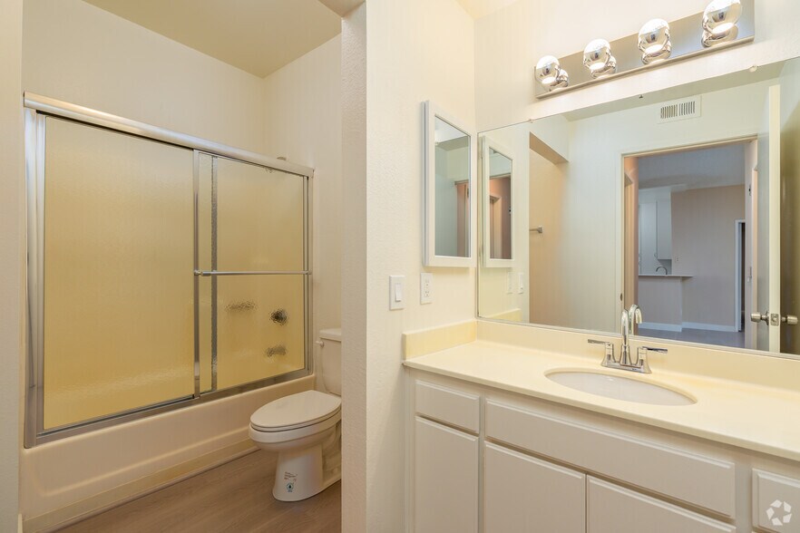 More Photos Of 10621 Valley Spring Ln, North Hollywood Apartments For Sale