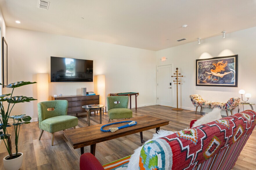 More Photos Of 302 N Main St, Lakeport Storefront For Sale