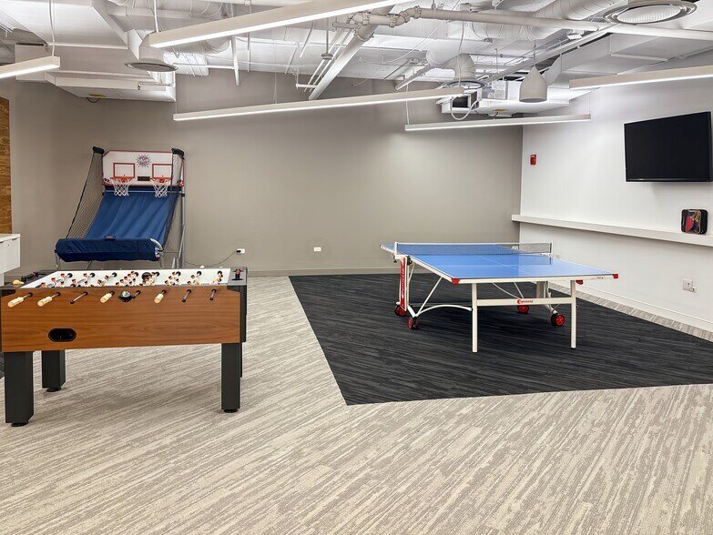 More Photos Of 10 N Martingale Rd, Schaumburg Coworking Space