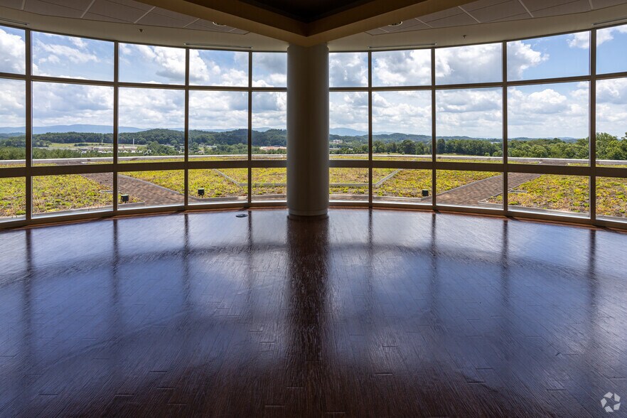 More Photos Of 201 Resting Tree Dr, Bristol Office For Lease