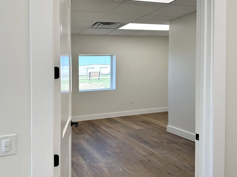 More Photos Of 1704 Westair, Gainesville Warehouse For Lease