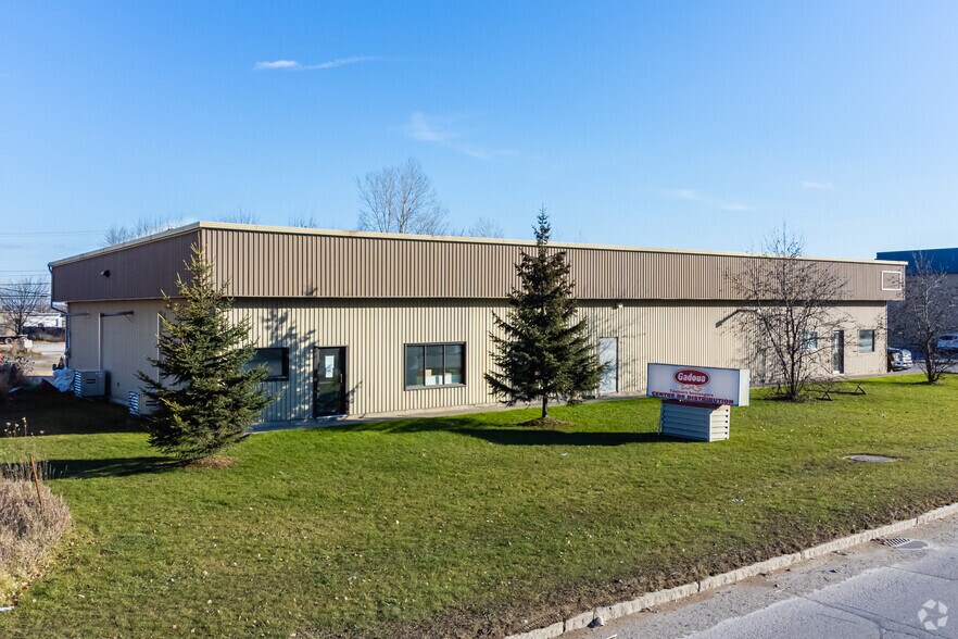 More Photos Of 212 Boul De L'aéroport, Gatineau Light Distribution For Lease