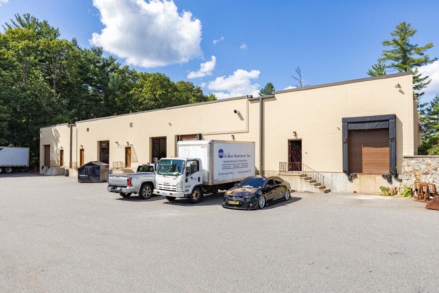 More Photos Of 24 Keewaydin Dr, Salem Flex For Lease