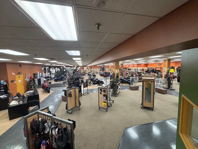 More Photos Of 720 W Bristol St, Elkhart Freestanding For Sale