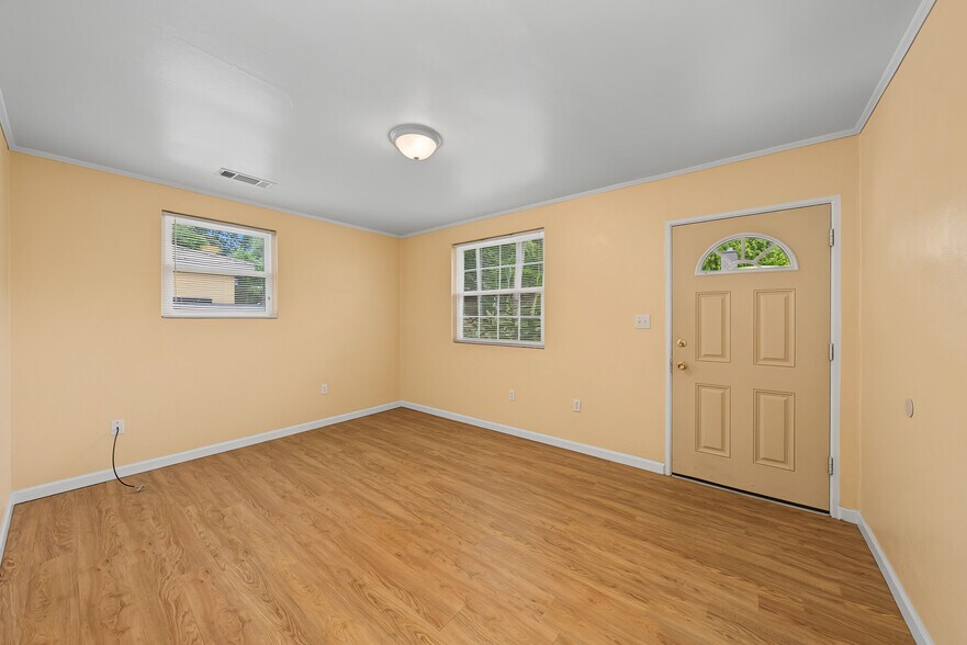 More Photos Of 559 Pulaski St, Athens Specialty For Sale