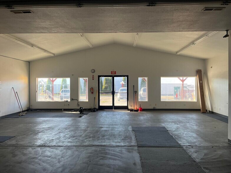 More Photos Of 1195 Newmark Ave, Coos Bay Storefront Retail Residential For Lease