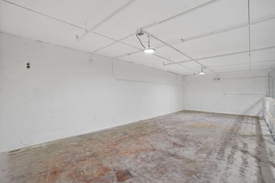 More Photos Of 16300 SW 137th Ave, Miami Warehouse For Lease