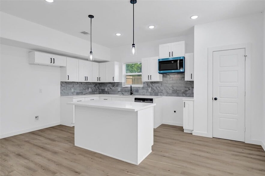 More Photos Of 8021 Birmingham st, Houston Apartments For Sale