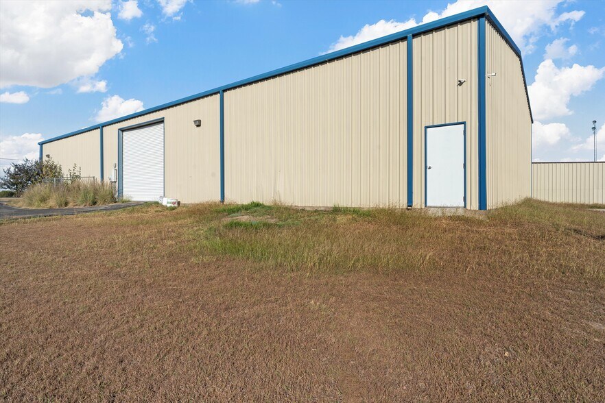 More Photos Of 6604 N State Highway 6, Woodway Storefront Retail Office For Lease