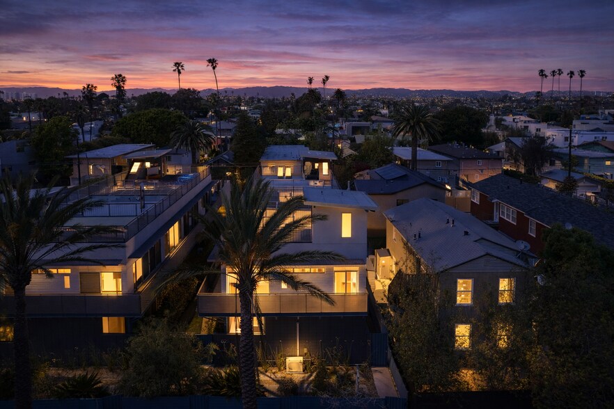 More Photos Of 621 San Juan Ave, Venice Apartments For Sale