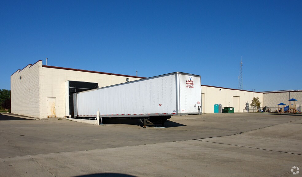 More Photos Of 852 E Highland Rd, Macedonia Flex For Lease