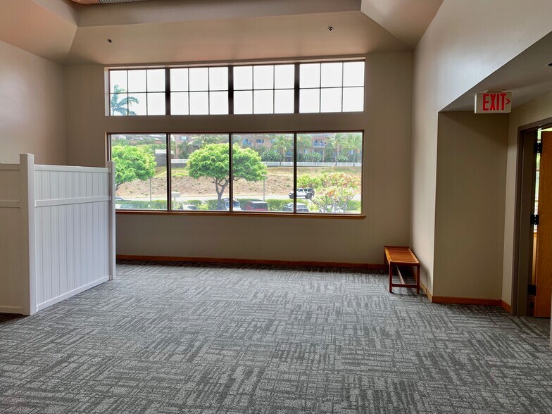 More Photos Of 10 Hoohui Rd, Lahaina Office For Lease