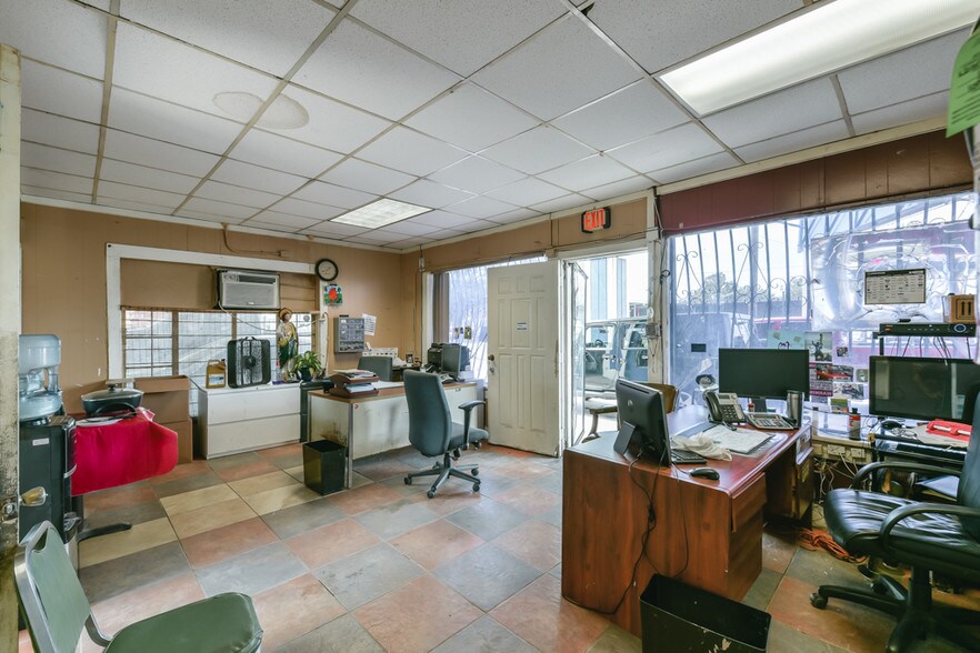 More Photos Of 1106 Wayside Dr, Houston Auto Repair For Sale