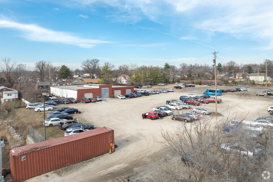 More Photos Of 6401-6425 W Florissant Rd, Saint Louis Manufacturing For Lease
